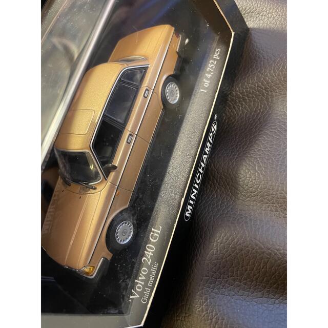 Volvo(ボルボ)のpeco’s shop様専用❁MINICHAMPS❁Volvo 240 ゴールド エンタメ/ホビーのおもちゃ/ぬいぐるみ(ミニカー)の商品写真