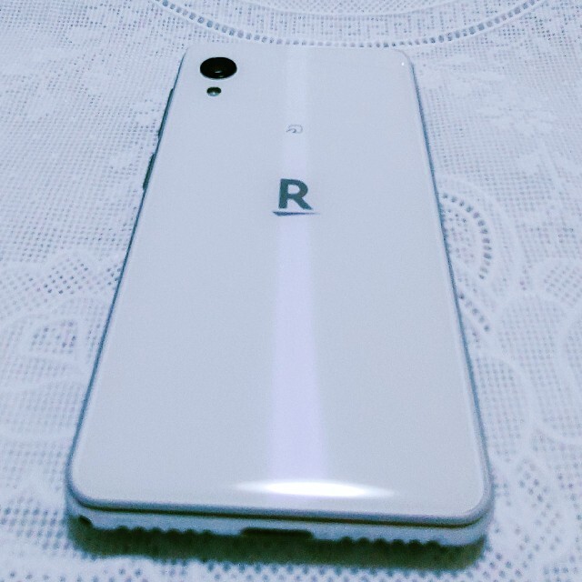 Rakuten(ラクテン)の【Rakuten Mini C330】ホワイト/中古/美品/保護ケース付き スマホ/家電/カメラのスマートフォン/携帯電話(スマートフォン本体)の商品写真