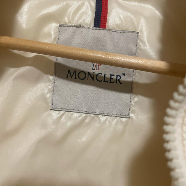 MONCLER(モンクレール)のモンクレール　レディース　ベスト　サイズ2 レディースのジャケット/アウター(ダウンベスト)の商品写真