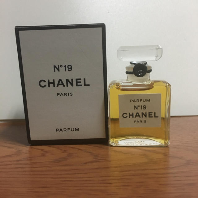 CHANEL - 新品 シャネル 香水 7ml 19番 の通販 by （╹ ╹）｜シャネルならラクマ