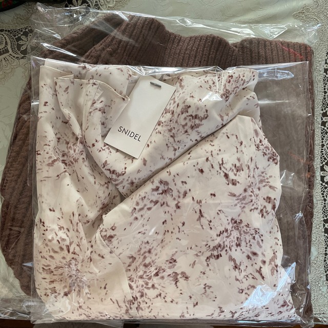 snidel ONLINE限定 アシメケーブルニット×プリントスカートセット