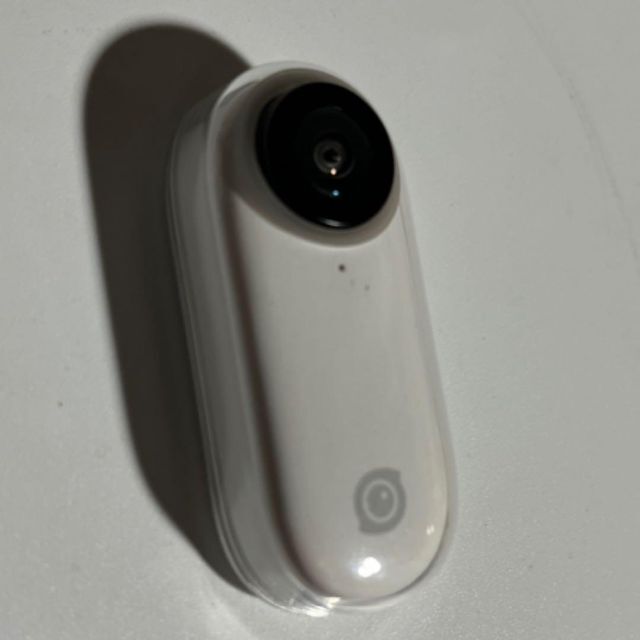 インスタ Insta360 GO コンパクト アクションカメラ スマホ/家電/カメラのカメラ(コンパクトデジタルカメラ)の商品写真