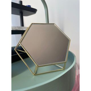 アンソロポロジー(Anthropologie)のAnthropologie hexagon mirror(卓上ミラー)