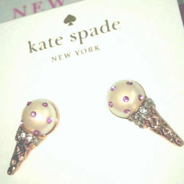 kate spade new york(ケイトスペードニューヨーク)の★★★交渉中★★★サマーアイテムラスト限定ケイトスペードアイスクリームピアス姫 レディースのアクセサリー(ピアス)の商品写真