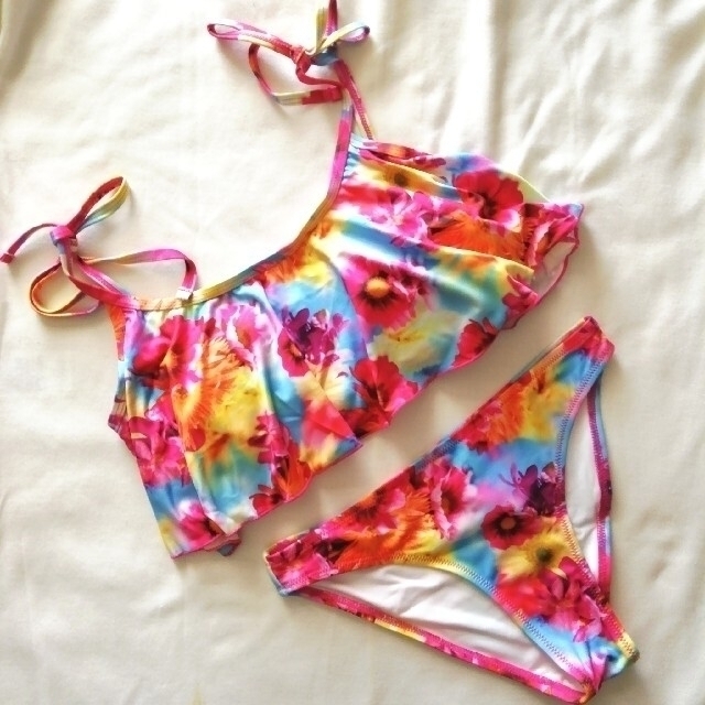 Roxy 新品 ROXY ロキシー 蜷川実花 フリル ビキニ 水着 花柄 Mサイズ 9号の通販 by M's shop|ロキシーならラクマ
