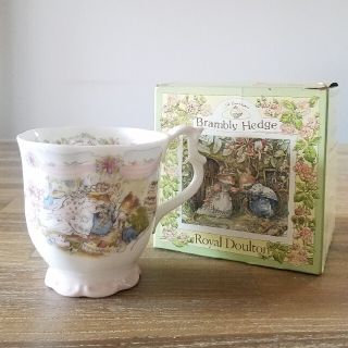 ロイヤルドルトン(Royal Doulton)の【ロイヤルドルトン】マグカップ(食器)