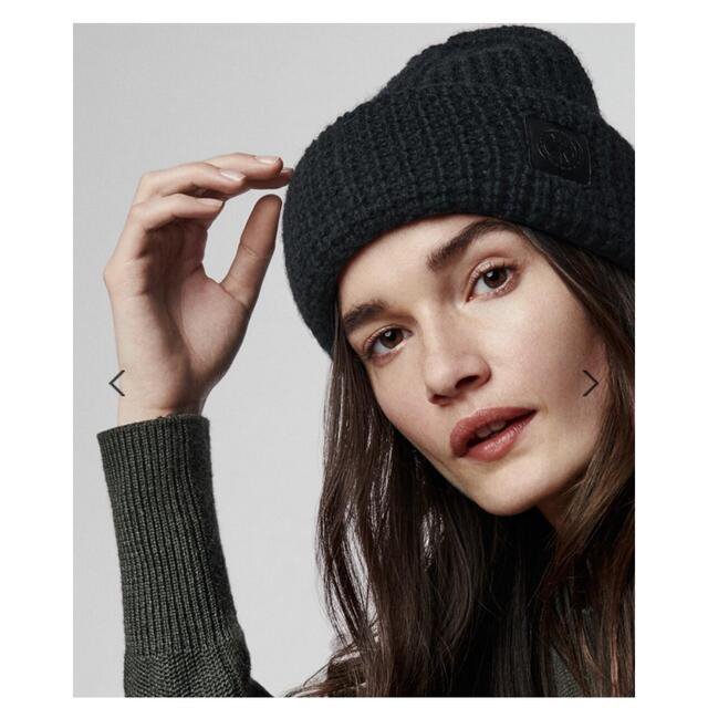 CANADA GOOSE(カナダグース)の美品‼︎カナダグースニット帽WAFFLE TOQUE ネイビー　完売商品　 レディースの帽子(ニット帽/ビーニー)の商品写真