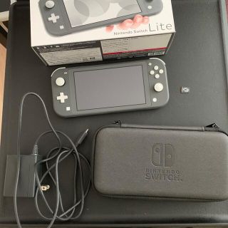 ニンテンドースイッチ(Nintendo Switch)のNintendo Switch Liteグレー　本体　ポーチ付(家庭用ゲーム機本体)