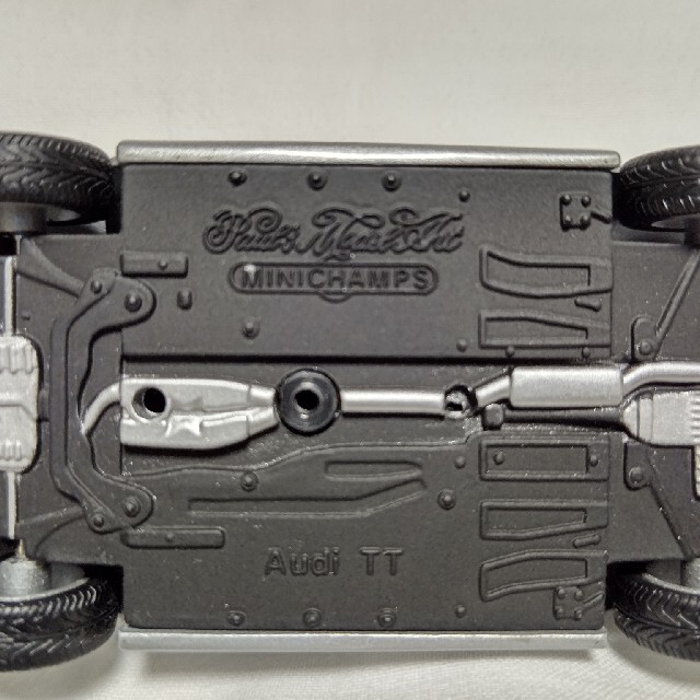 ミニチャンプス 1／43 Audi TT エンタメ/ホビーのおもちゃ/ぬいぐるみ(ミニカー)の商品写真