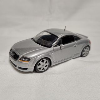 ミニチャンプス 1／43 Audi TT(ミニカー)