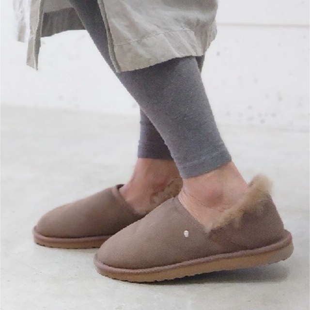 EMU(エミュー)のStinger Nano Fold Over ショートムートンモックシューズ レディースの靴/シューズ(スリッポン/モカシン)の商品写真