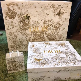 入荷中 Dior ディオール クリスマス限定 2021年 ショッパー リボン付き