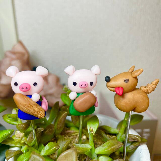 ハンドメイド  ガーデンピック　三匹のこぶたピック　多肉植物 ハンドメイドのフラワー/ガーデン(その他)の商品写真