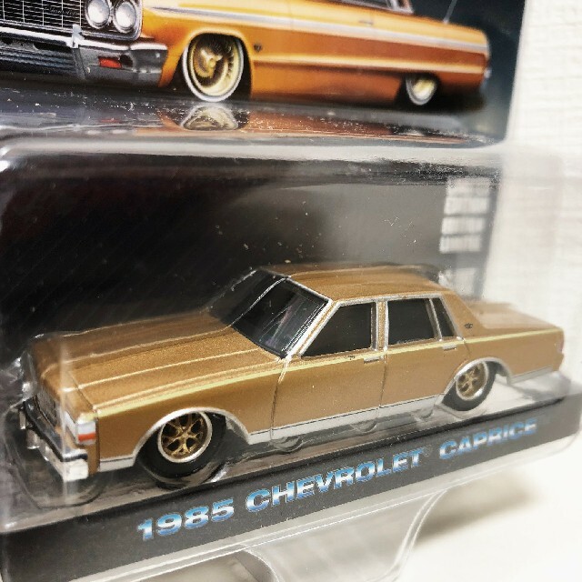 Chevrolet(シボレー)のGL/'85 Chevyシボレー Capriceカプリス ローライダー 1/64 エンタメ/ホビーのおもちゃ/ぬいぐるみ(ミニカー)の商品写真