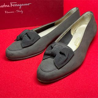 サルヴァトーレフェラガモ(Salvatore Ferragamo)のフェラガモ   リボン　スエード　パンプス(ハイヒール/パンプス)