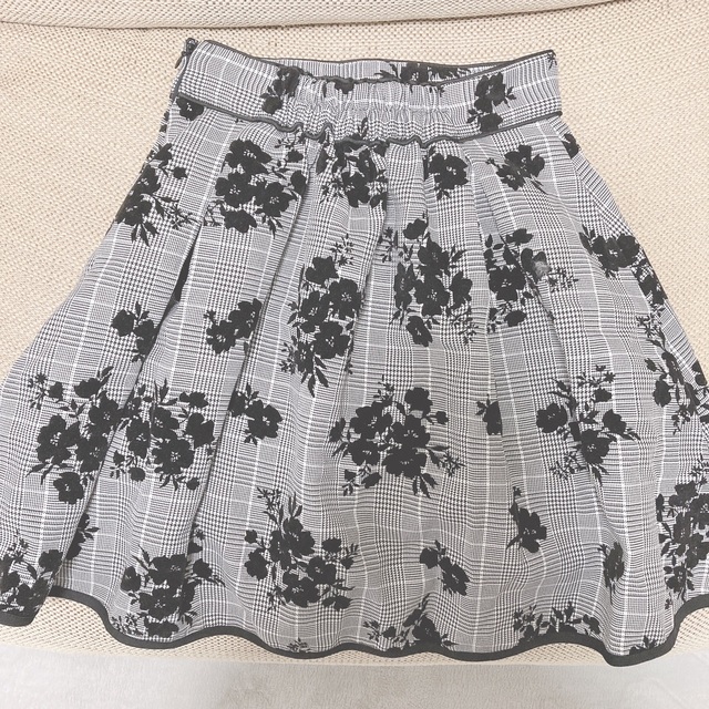 evelyn(エブリン)のevelyn エブリン スカート 花柄 フロッキーパイピング レディースのスカート(ミニスカート)の商品写真