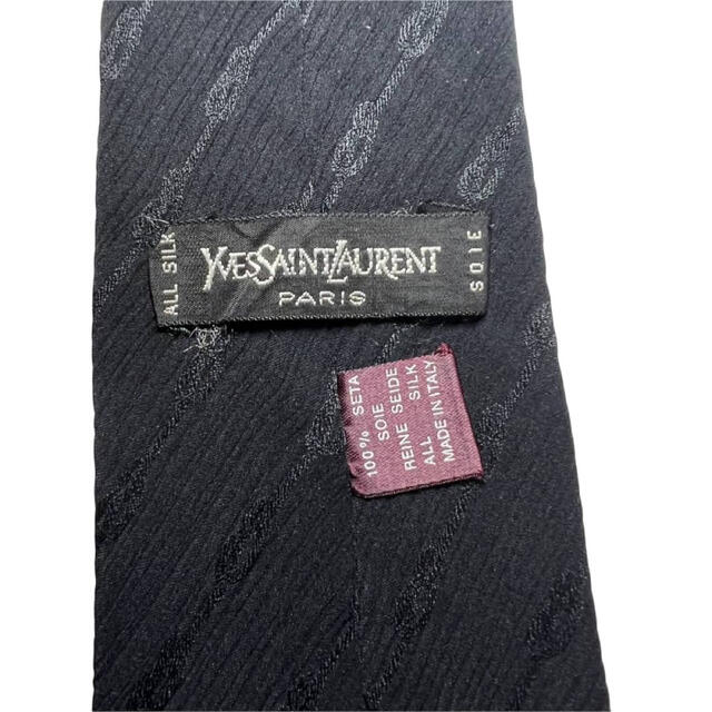 Yves Saint Laurent Beaute(イヴサンローランボーテ)の【本日限定値下げ】イブサンローラン ネクタイ ストライプ 黒 メンズのファッション小物(ネクタイ)の商品写真