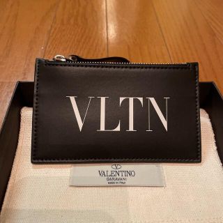 ヴァレンティノガラヴァーニ(valentino garavani)のヴァレンティノ ガラヴァーニ　フラグメントケース　小銭入れ付きカードケース　新品(コインケース/小銭入れ)