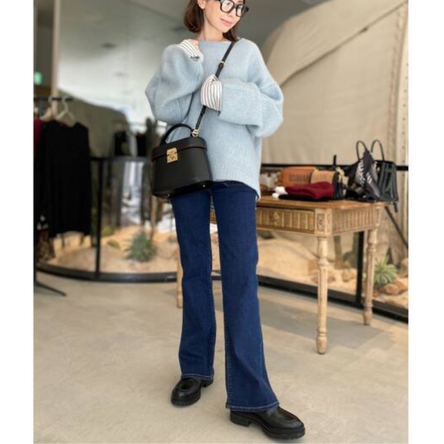 L'Appartement DEUXIEME CLASSE(アパルトモンドゥーズィエムクラス)のFlont Pocket Flare Denim レディースのパンツ(デニム/ジーンズ)の商品写真