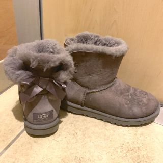 アグ(UGG)のUGG ムートンブーツ グレー リボン(ブーツ)