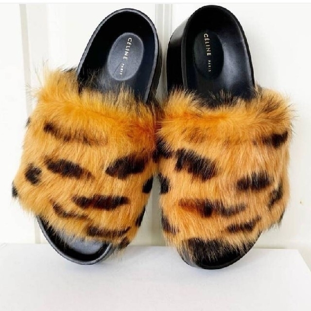 CELINE ファーサンダル