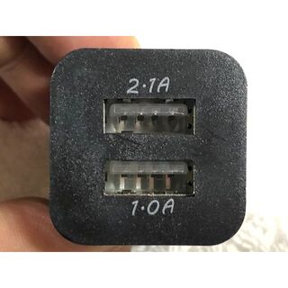 USB２ポート充電器（レッド）(バッテリー/充電器)