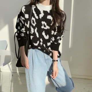 ザラ(ZARA)の【大人気】レオパードニット　ヒョウ柄　インポート　おしゃれ　モノトーン(ニット/セーター)