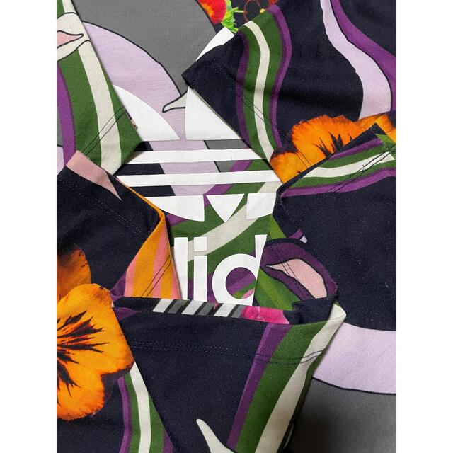 adidas(アディダス)の美品　アディダスオリジナル花柄Tシャツ メンズのトップス(Tシャツ/カットソー(半袖/袖なし))の商品写真