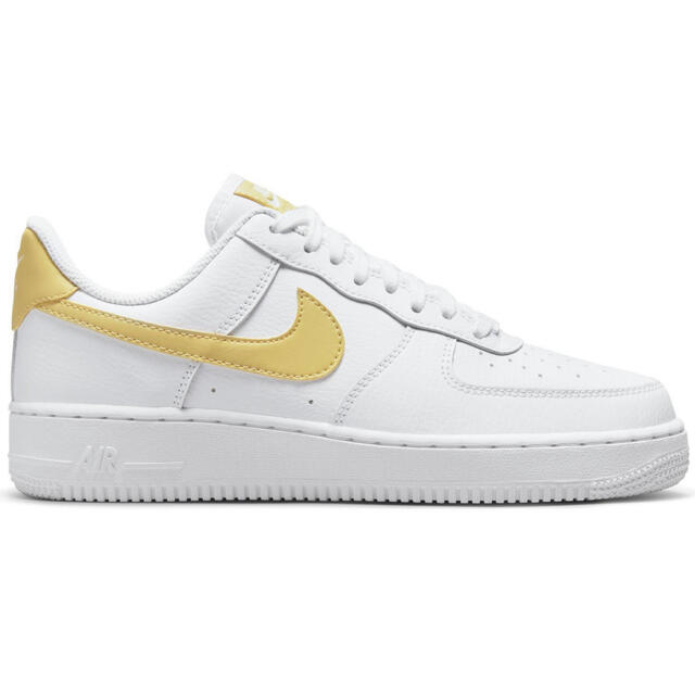 NIKE - 24.0㎝ NIKE エアフォース1 low 07ホワイト イエローの通販 by ...