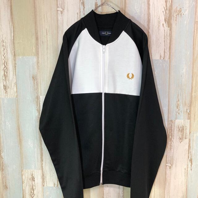 FRED PERRY(フレッドペリー)の古着 フレッドペリー トラックジャケット スタジャン 人気カラー メンズのトップス(ジャージ)の商品写真