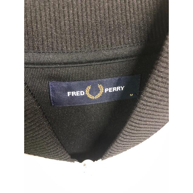 FRED PERRY(フレッドペリー)の古着 フレッドペリー トラックジャケット スタジャン 人気カラー メンズのトップス(ジャージ)の商品写真