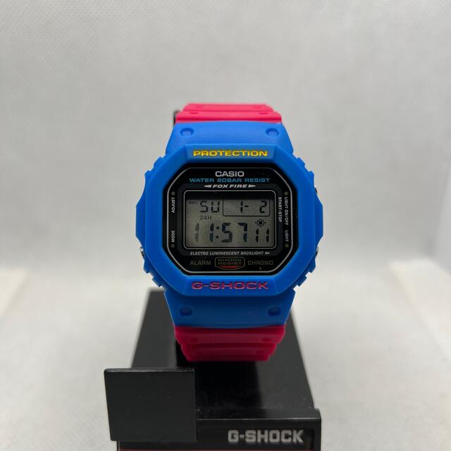 G-SHOCK(ジーショック)のG-SHOCK DW-5600E ブルー&ピンク メンズの時計(腕時計(デジタル))の商品写真