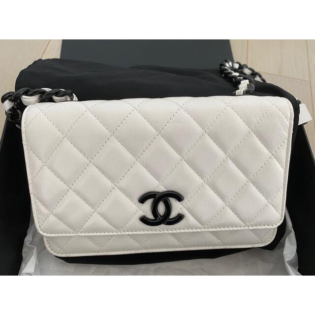 CHANEL(シャネル)のシャネル CHANEL キャビアスキン マトラッセ チェーンウォレット  レディースのバッグ(ショルダーバッグ)の商品写真