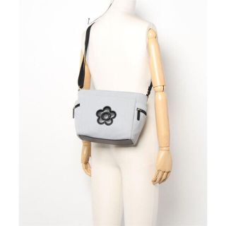 マリークワント(MARY QUANT)のMARY QUANT マリクワ デイジー　ショルダーバッグ　サイドポケット付(ショルダーバッグ)