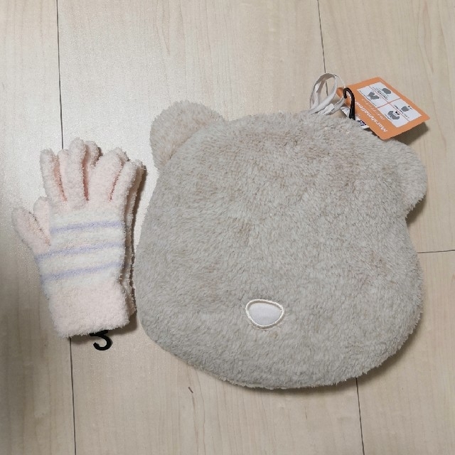 GU(ジーユー)の新品送料込!GUマシュマロフィール4wayブランケット&手袋 巾着 クッション レディースのファッション小物(ストール/パシュミナ)の商品写真