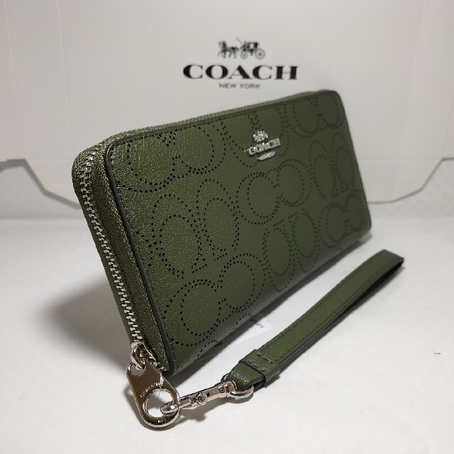 COACH(コーチ)の【新作】　新品未使用　コーチ　シグネチャー　長財布 レディースのファッション小物(財布)の商品写真