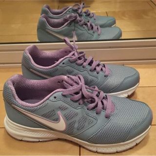 ナイキ   NＩKＥ  スニーカー  シューズ 運動靴 22.5㎝  レディース(スニーカー)