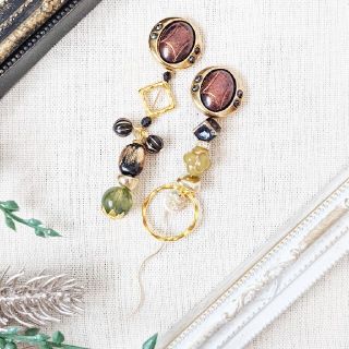 ☆vintage☆ブラウン×カーキなアンティークアシメピアス イヤリング(ピアス)