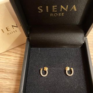 SIENA ピアス　ホースシュー　K18YG(ピアス)