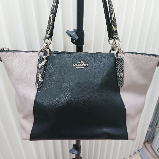 COACH(コーチ)の【まさきち様専用】コーチ　トートバッグ　カーフ　ブラック／パープル　F38308 レディースのバッグ(トートバッグ)の商品写真