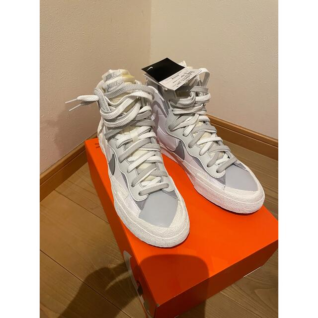 NIKE(ナイキ)のNIKE ブレーザーミッド sacai ホワイト/ウルフグレー メンズの靴/シューズ(スニーカー)の商品写真