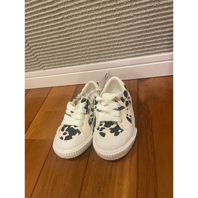 ZARA KIDS(ザラキッズ)の【新品タグ付き】ZARAbaby カウスニーカー 15cm キッズ/ベビー/マタニティのキッズ靴/シューズ(15cm~)(スニーカー)の商品写真