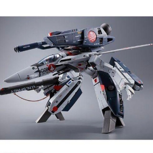 BANDAI(バンダイ)のDX超合金 劇場版VF-1対応ストライク／スーパーパーツセット エンタメ/ホビーのおもちゃ/ぬいぐるみ(模型/プラモデル)の商品写真