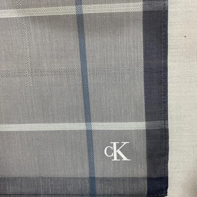 Calvin Klein(カルバンクライン)のカルバンクライン　ハンカチ　未使用品　グレー　#1524 メンズのファッション小物(ハンカチ/ポケットチーフ)の商品写真