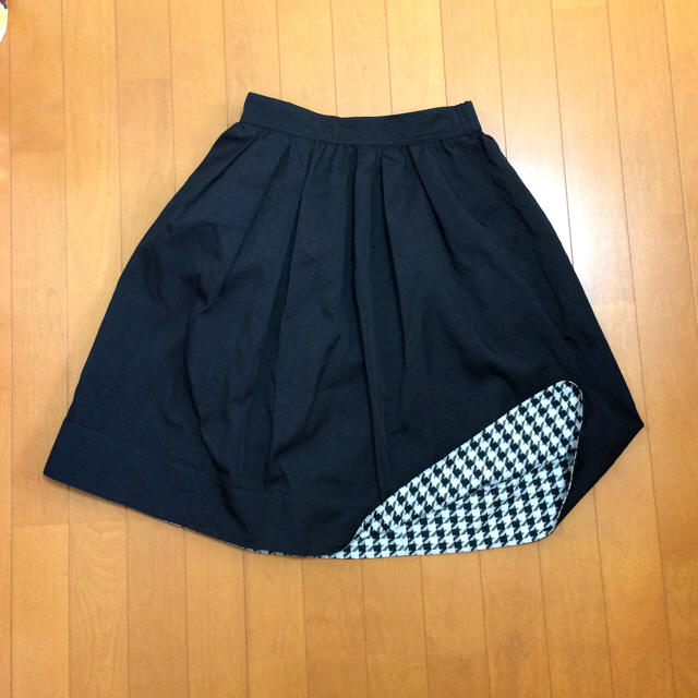 STRAWBERRY-FIELDS(ストロベリーフィールズ)のリバーシブルスカート レディースのスカート(ひざ丈スカート)の商品写真