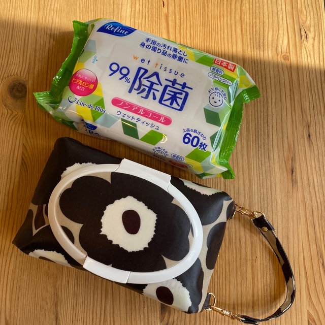 marimekko(マリメッコ)のキティ様専用　ウェットティッシュポーチ　マリメッコ レディースのファッション小物(ポーチ)の商品写真