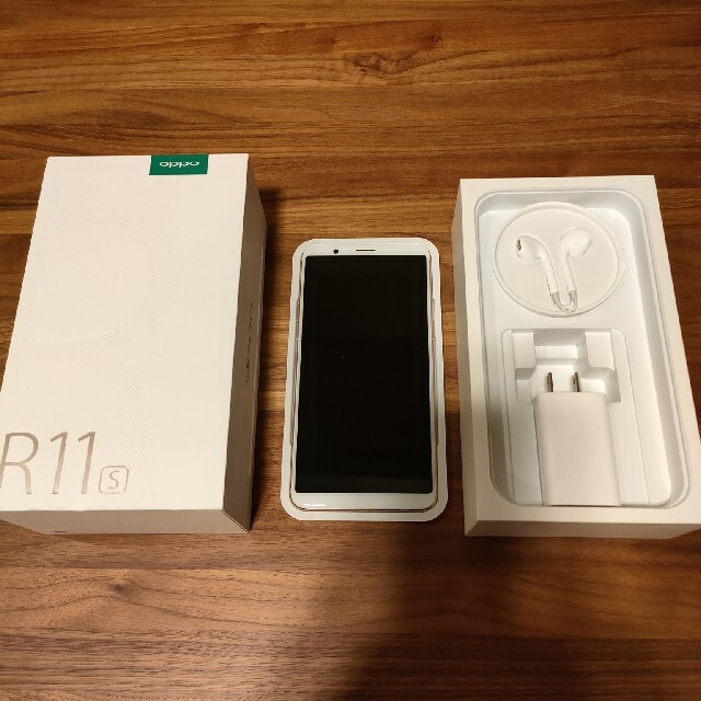 OPPO(オッポ)のOPPO R11S （シャンパン） スマホ/家電/カメラのスマートフォン/携帯電話(スマートフォン本体)の商品写真