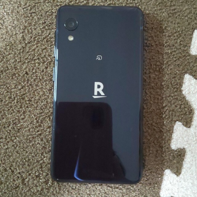 Rakuten(ラクテン)のRakuten Mini ブラック 32GB スマホ/家電/カメラのスマートフォン/携帯電話(スマートフォン本体)の商品写真