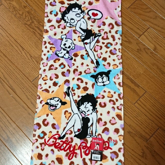 Betty Boop(ベティブープ)の【新品】BettyBoop ベティちゃん フェイスタオル ヒョウ柄 2枚セット インテリア/住まい/日用品の日用品/生活雑貨/旅行(タオル/バス用品)の商品写真