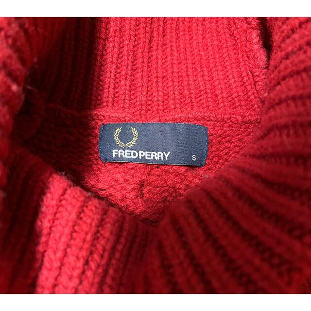 FRED PERRY(フレッドペリー)の⭐︎希少⭐︎FRED PERRY ニットセータータートルネック　ケーブル編み　赤 メンズのトップス(ニット/セーター)の商品写真